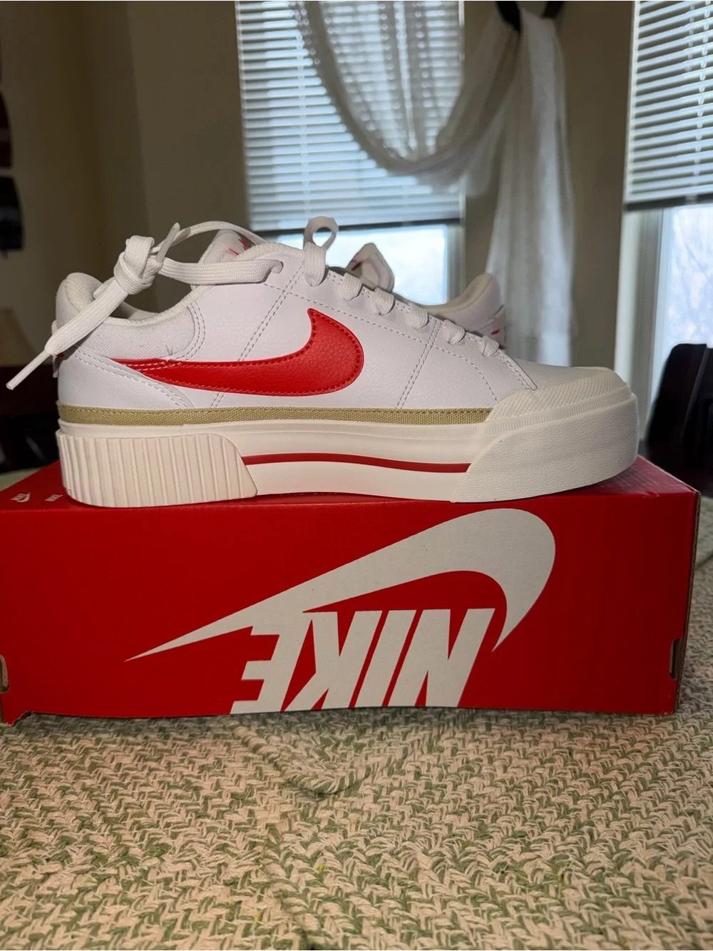 Nike women’s Court Legacy Liftsneakers size 8 new/box without lid!!